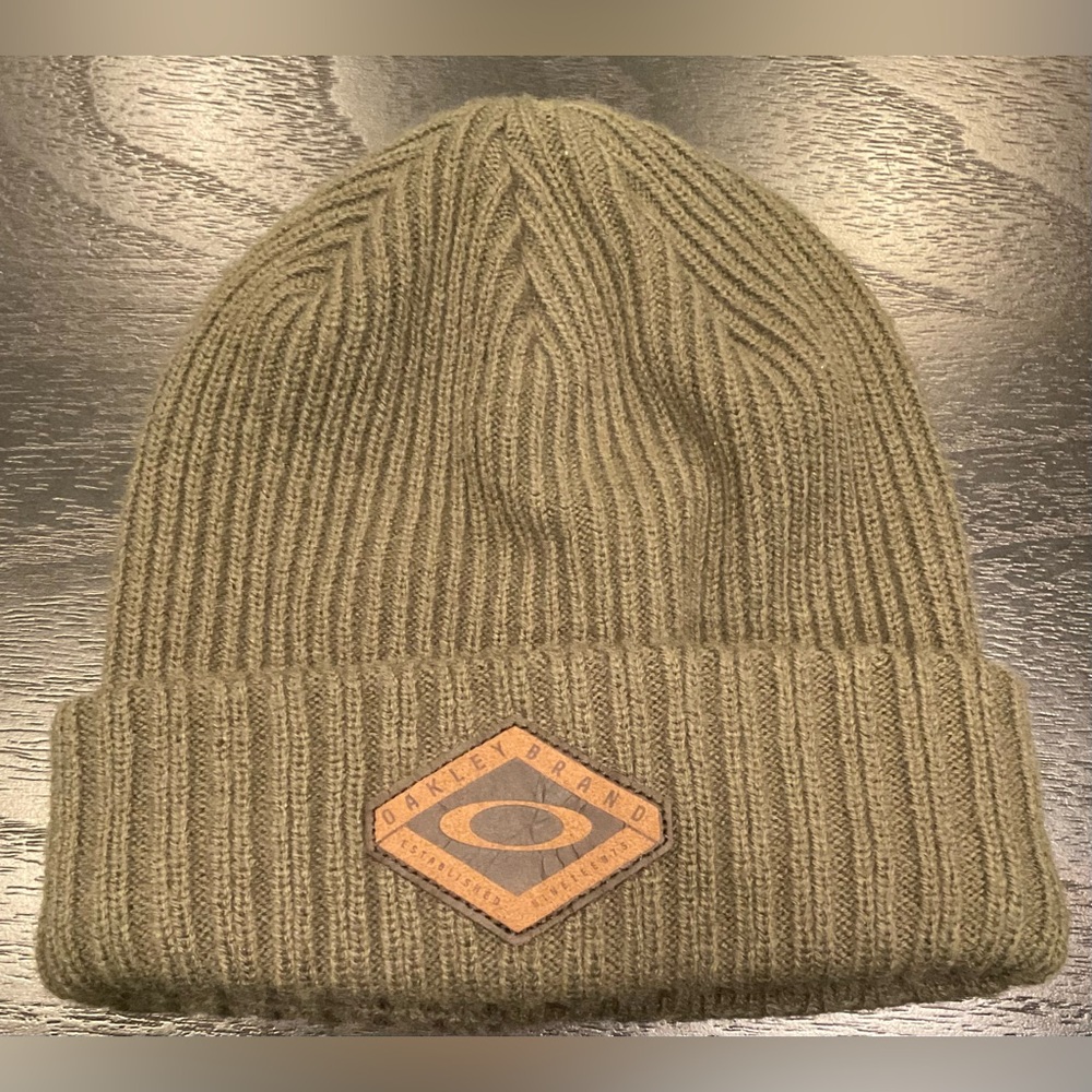 OAKLEY Dead Tree Cuff Beanie - Forrest Green - EUC